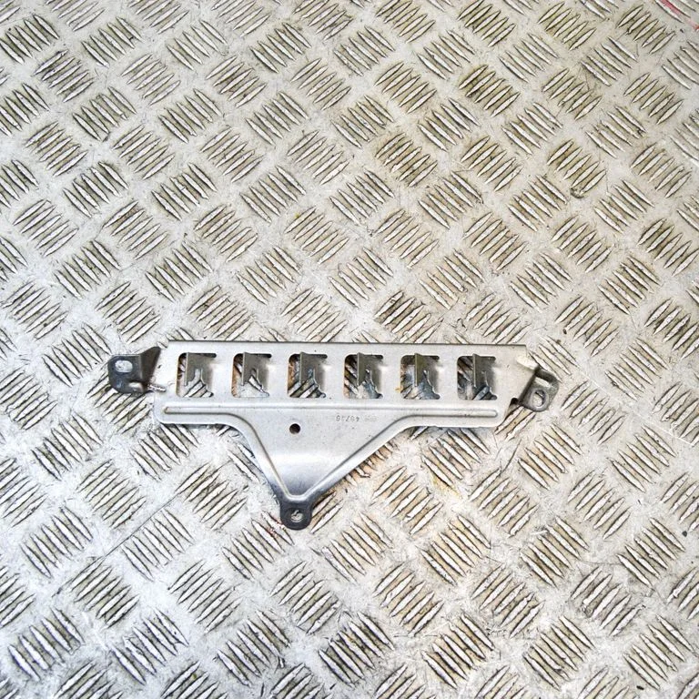 Kita variklio skyriaus detalė