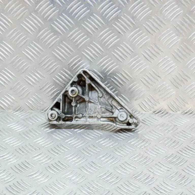 Kita variklio skyriaus detalė
