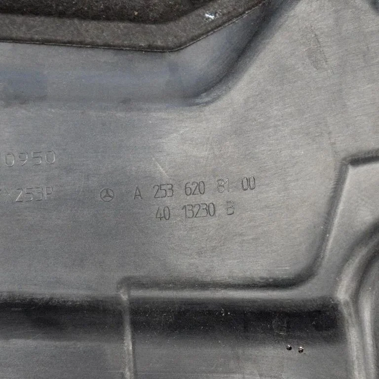 Kita variklio skyriaus detalė