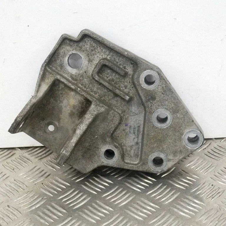 Kita variklio skyriaus detalė
