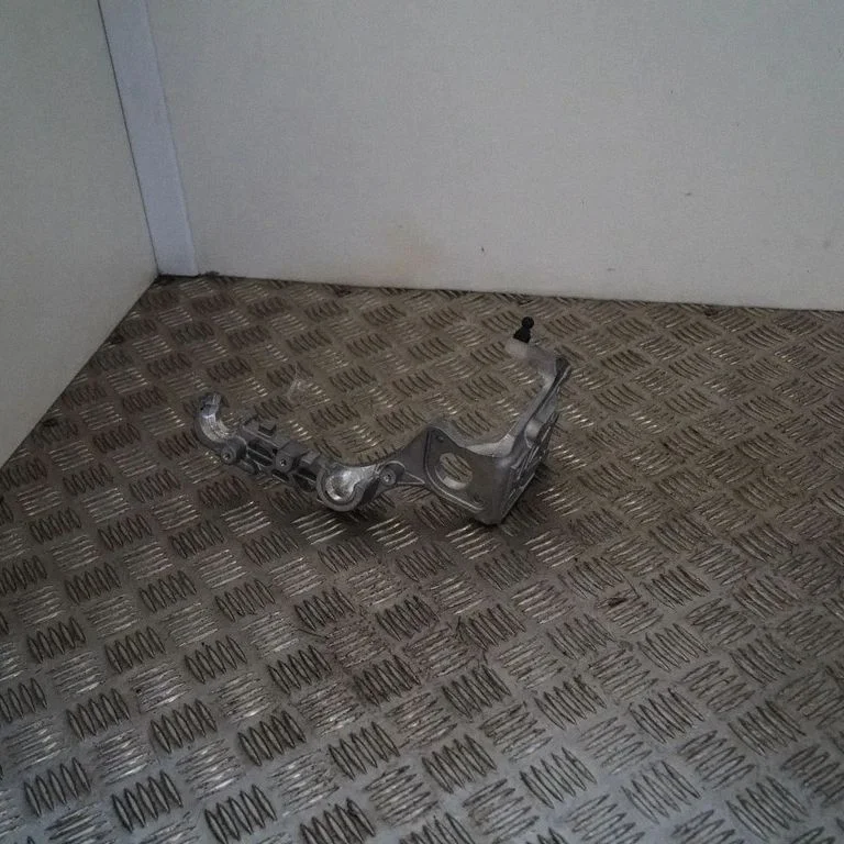 Kita variklio skyriaus detalė