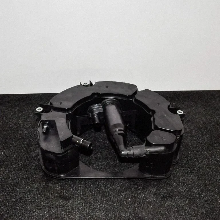 Kita variklio skyriaus detalė