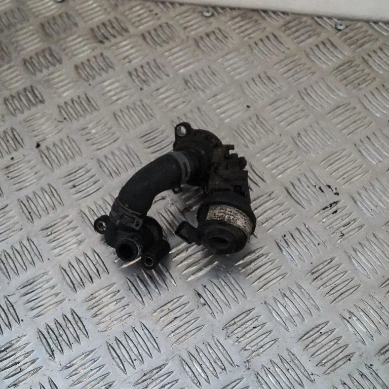 Kita variklio skyriaus detalė