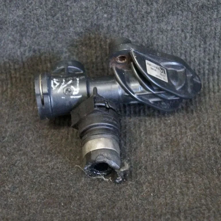 Kita variklio skyriaus detalė