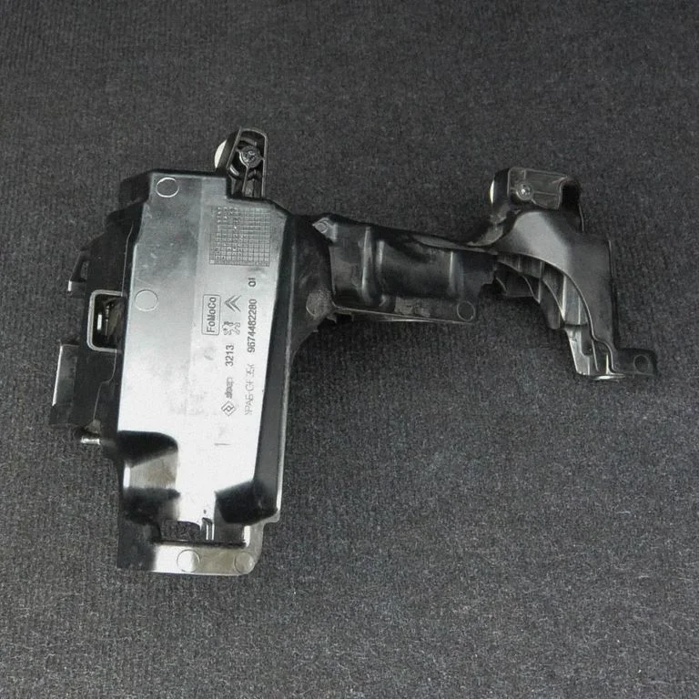 Kita variklio skyriaus detalė