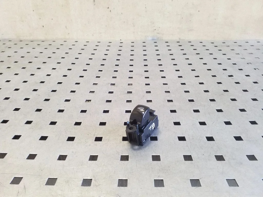 Elektrinių langų jungtukas