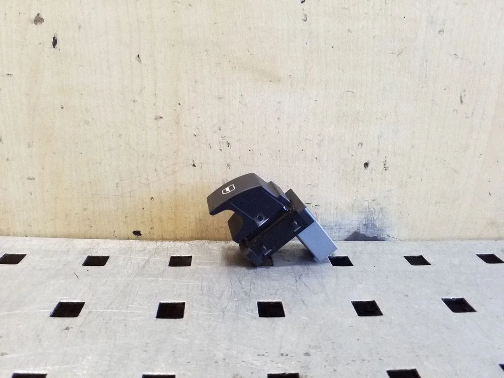 Elektrinių langų jungtukas