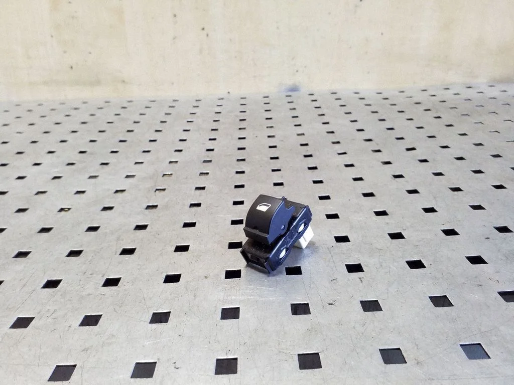 Elektrinių langų jungtukas