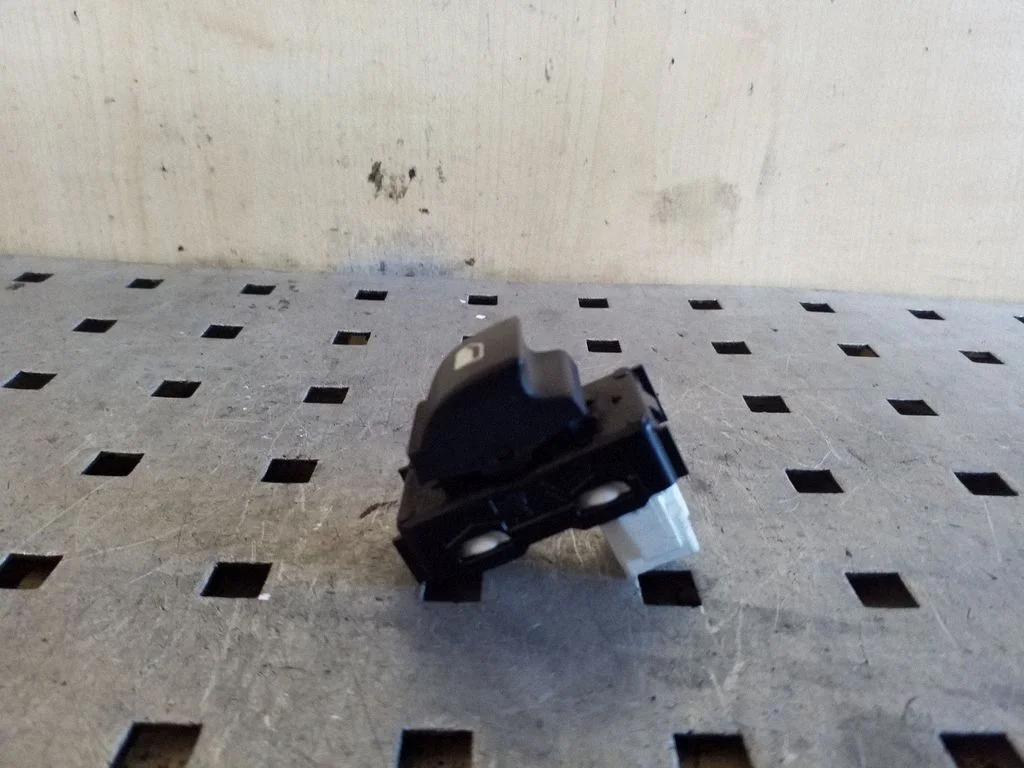 Elektrinių langų jungtukas