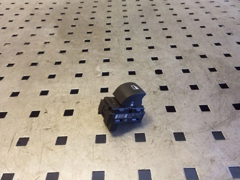 Elektrinių langų jungtukas