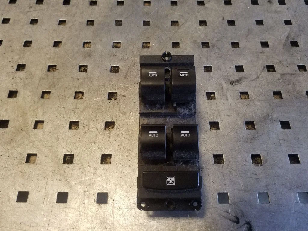 Elektrinių langų jungtukas
