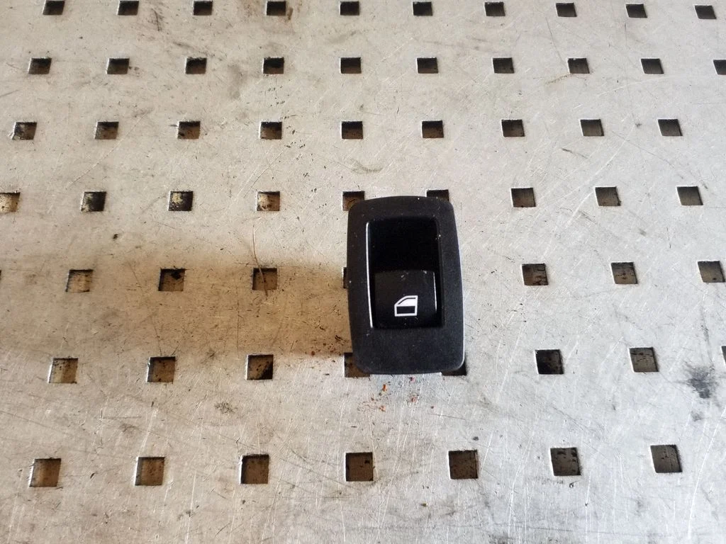 Elektrinių langų jungtukas
