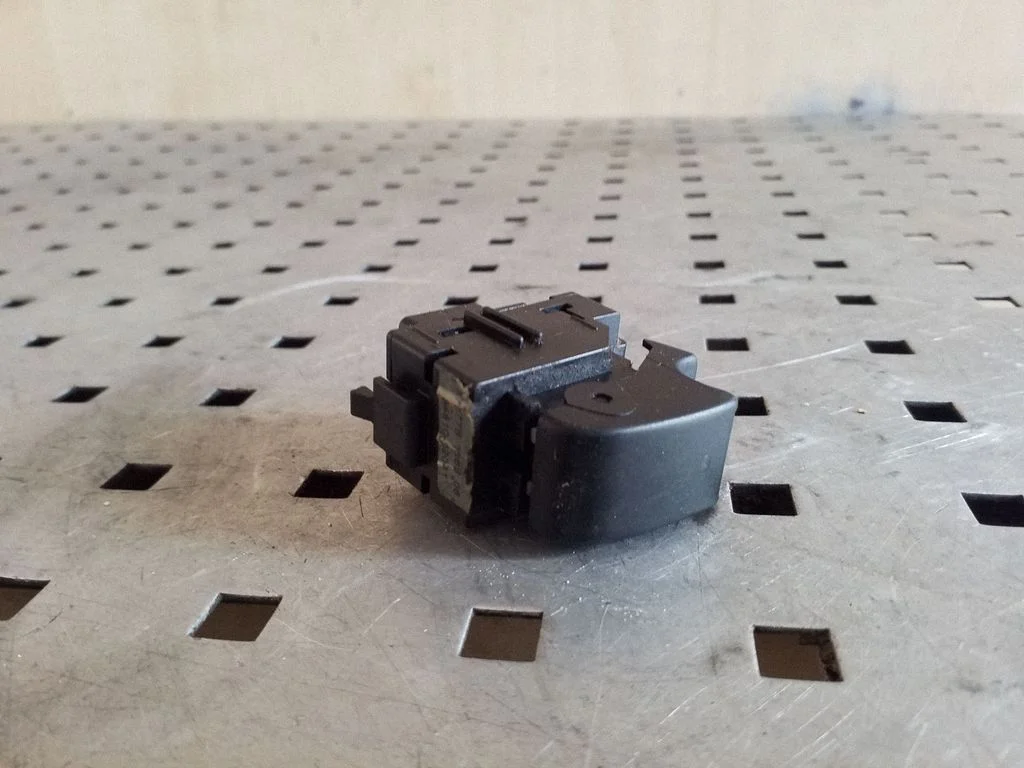 Elektrinių langų jungtukas