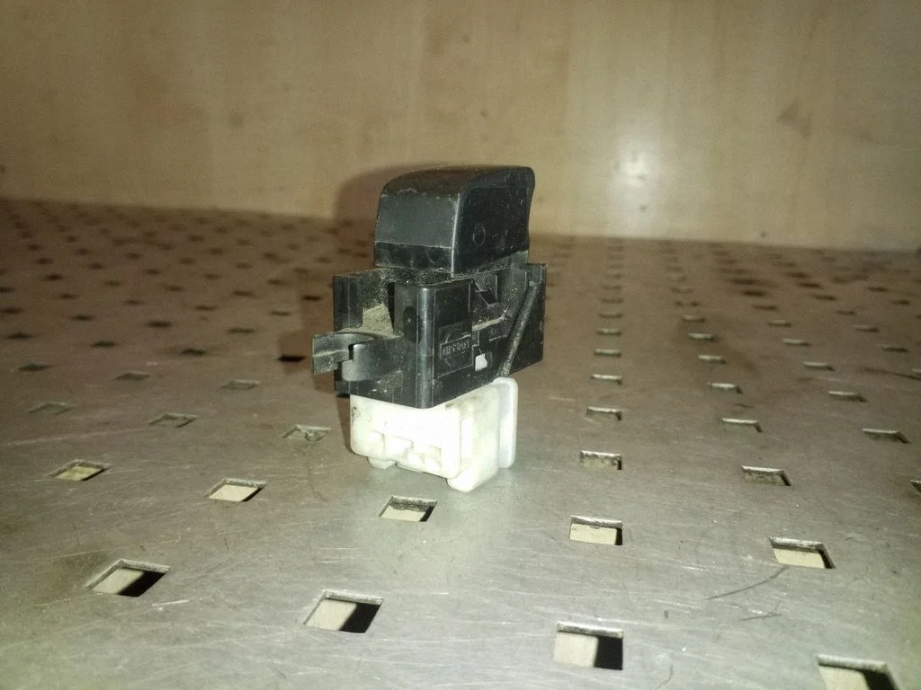Elektrinių langų jungtukas