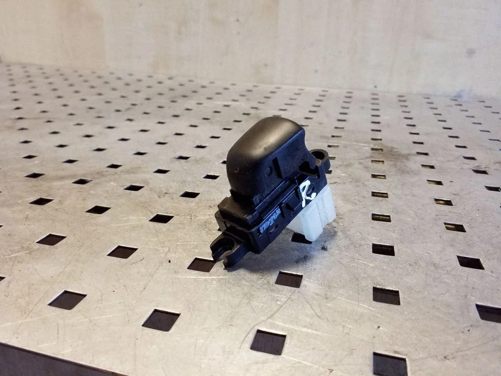 Elektrinių langų jungtukas