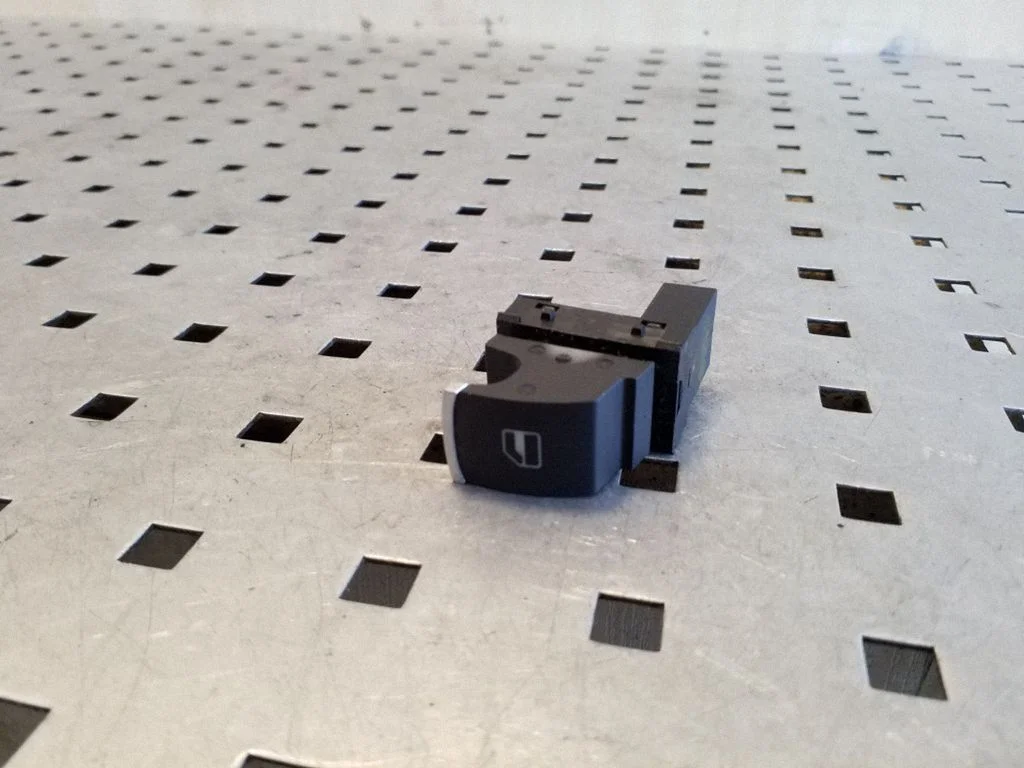 Elektrinių langų jungtukas