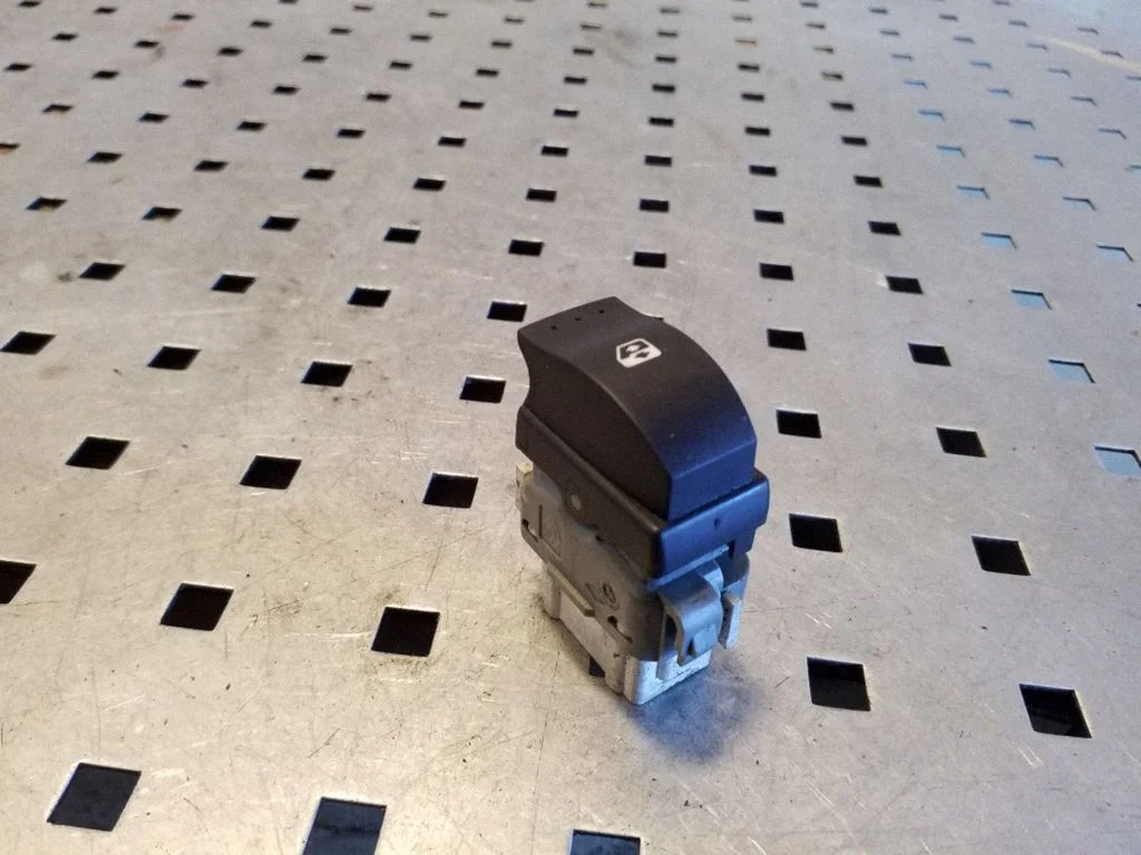 Elektrinių langų jungtukas