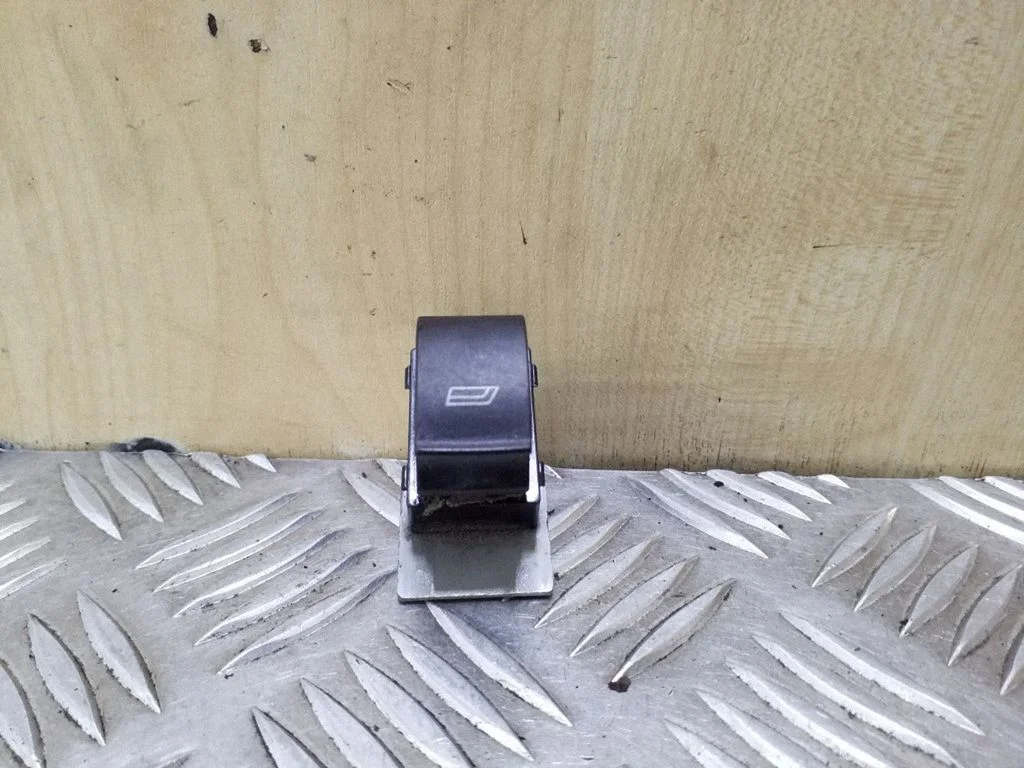 Elektrinių langų jungtukas