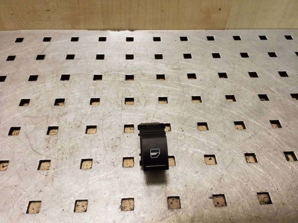 Elektrinių langų jungtukas