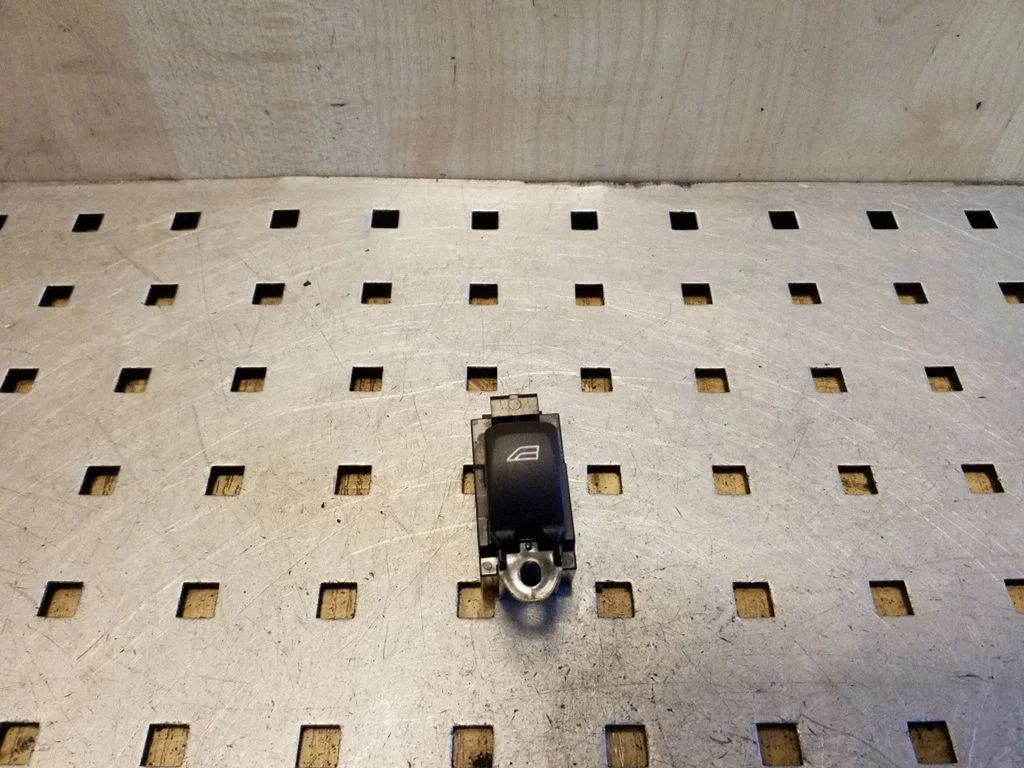 Elektrinių langų jungtukas