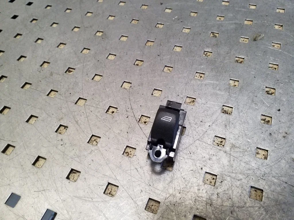 Elektrinių langų jungtukas