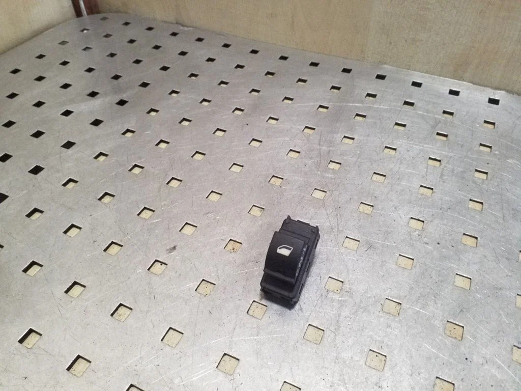 Elektrinių langų jungtukas