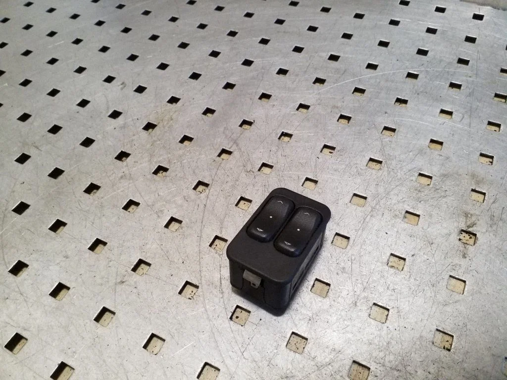 Elektrinių langų jungtukas