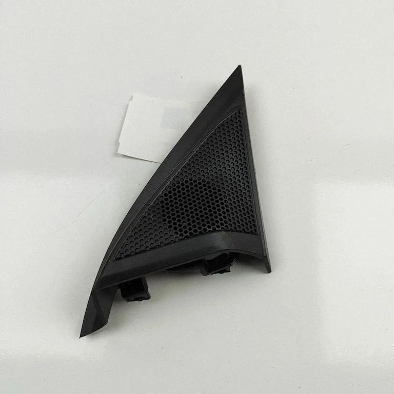 Garsiakalbis (-iai) priekinėse duryse