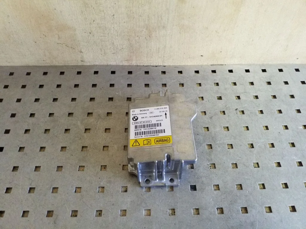 Oro pagalvių valdymo blokas