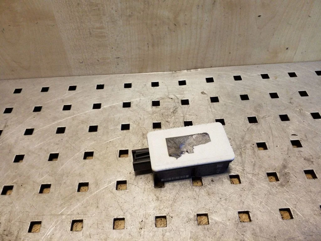 Centrinio užrakto valdymo blokas