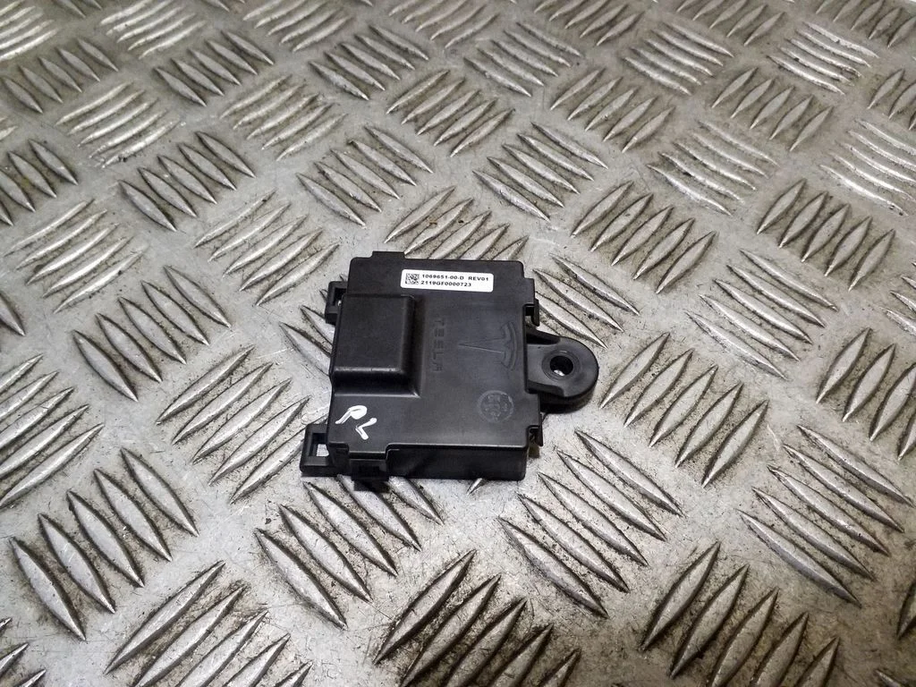 Durų elektronikos valdymo blokas