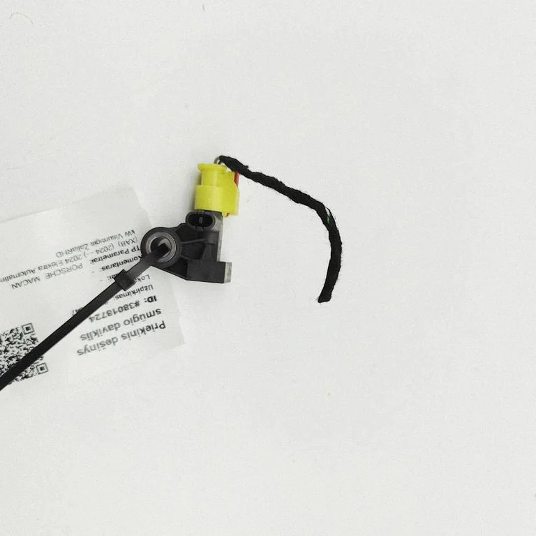 Oro pagalvių smūgio daviklis