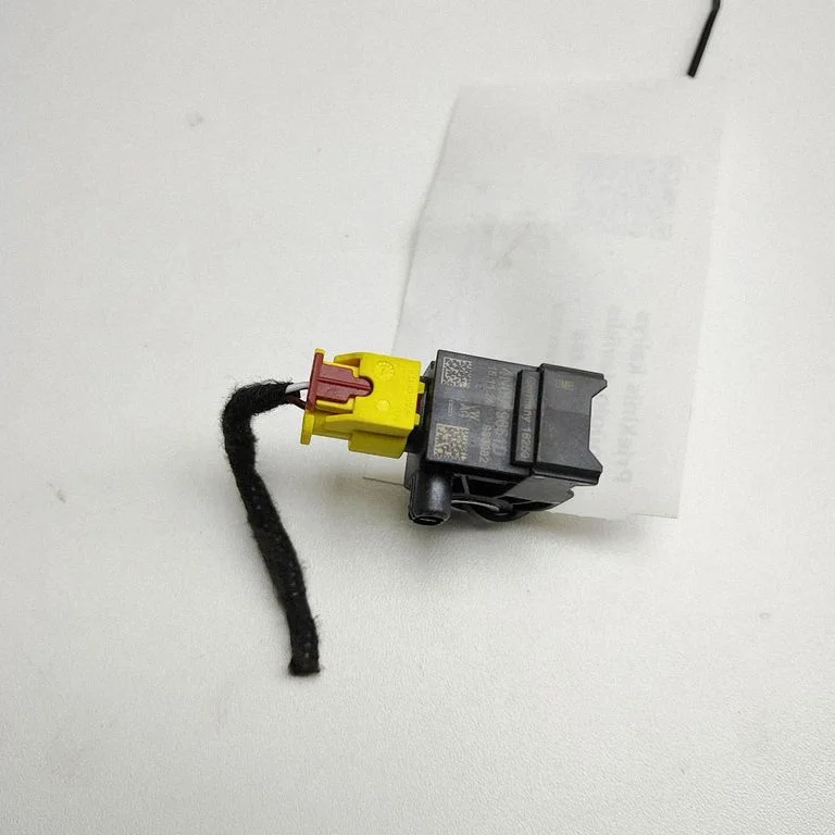 Oro pagalvių smūgio daviklis