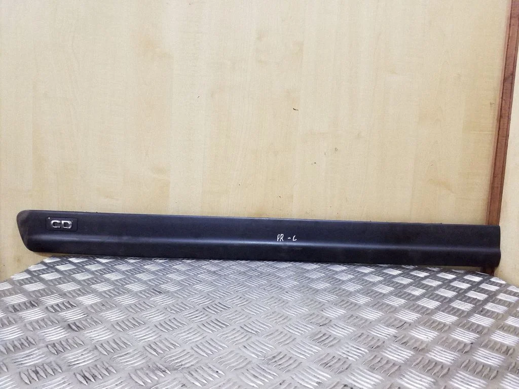 Apdaila priekinių durų (moldingas)