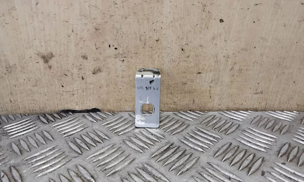 Laikiklis radiatorių panelės (televizoriaus)