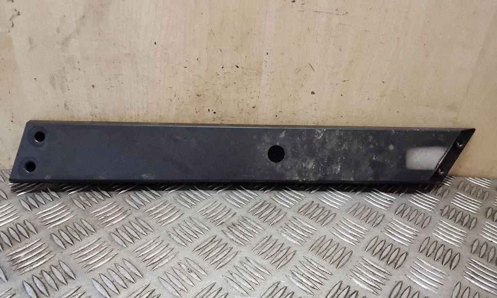 Laikiklis radiatorių panelės (televizoriaus)