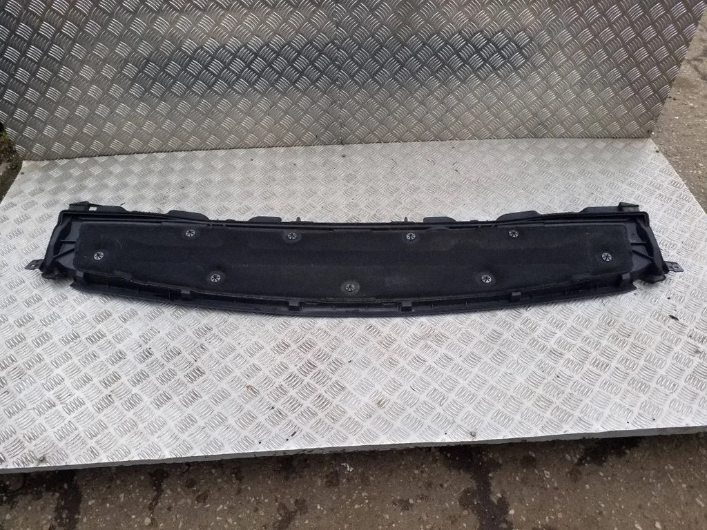 Kita variklio skyriaus detalė