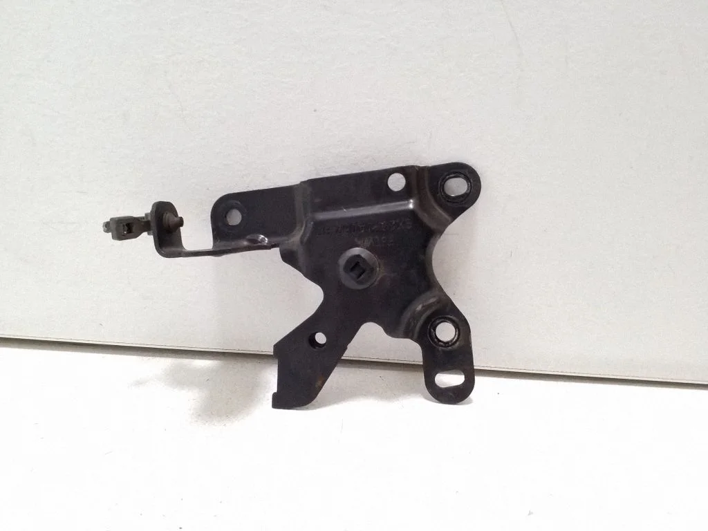 Kita variklio skyriaus detalė