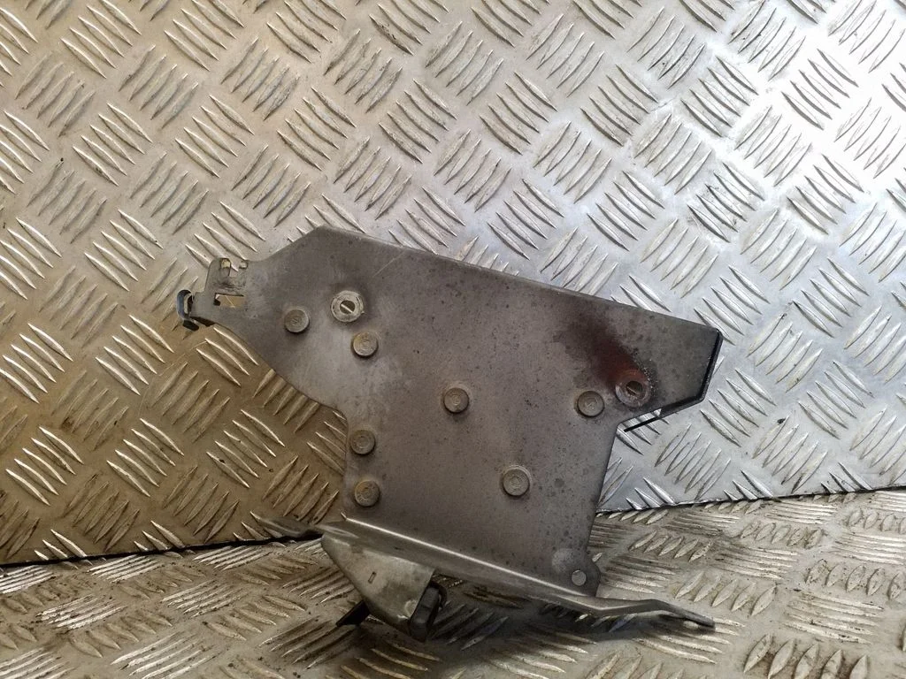 Kita variklio skyriaus detalė
