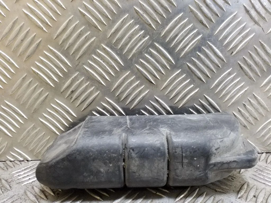 Kita variklio skyriaus detalė