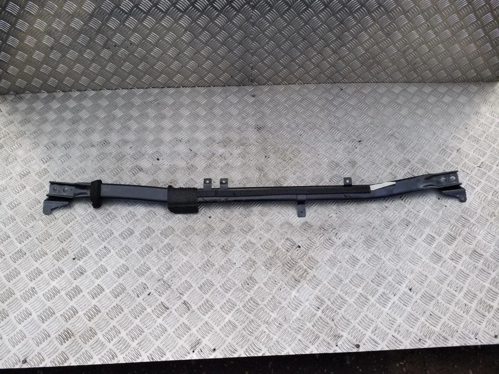 Kita variklio skyriaus detalė