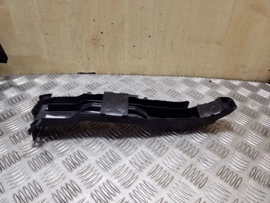 Kita variklio skyriaus detalė