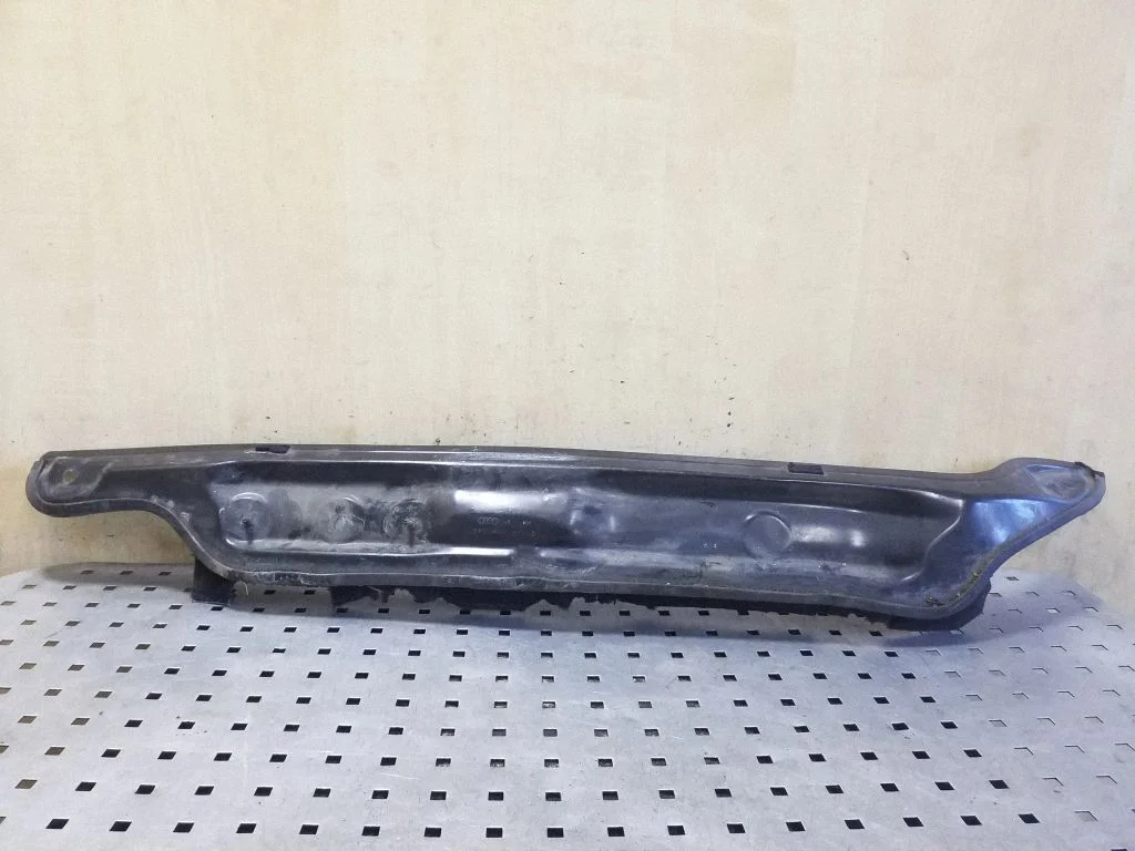 Kita variklio skyriaus detalė