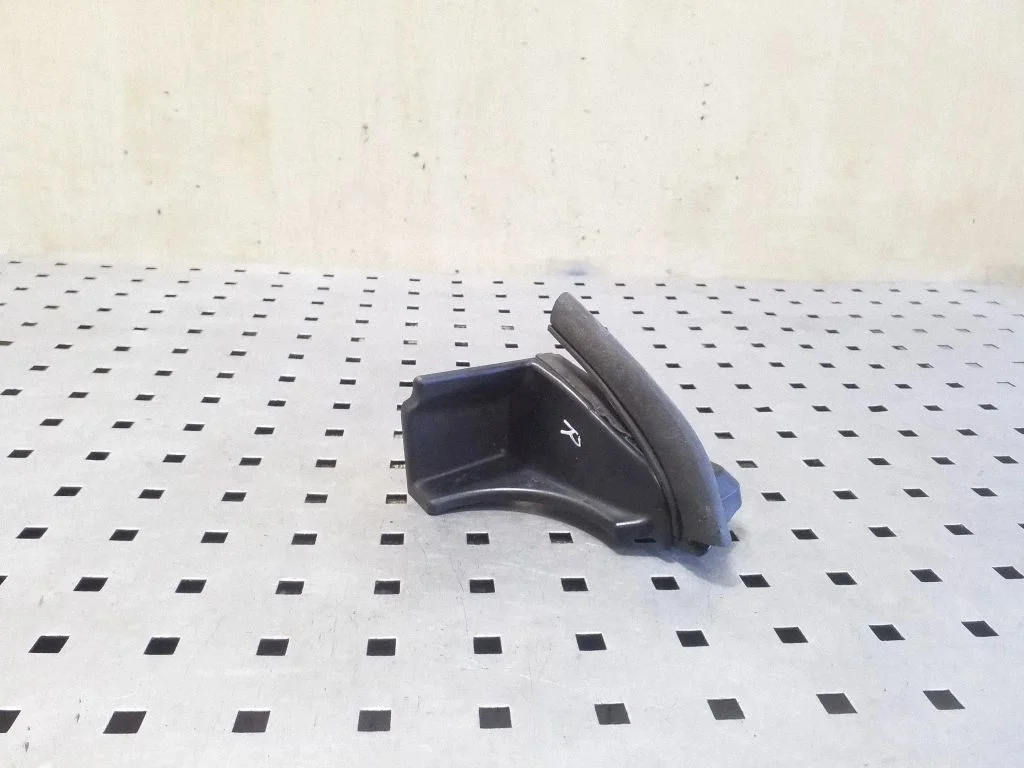 Kita variklio skyriaus detalė