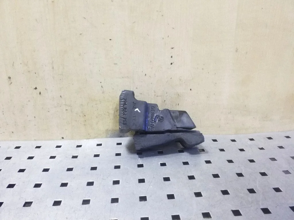 Kita variklio skyriaus detalė