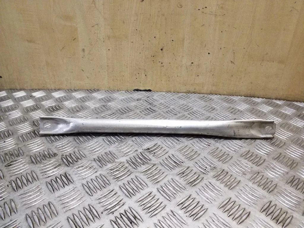 Kita variklio skyriaus detalė