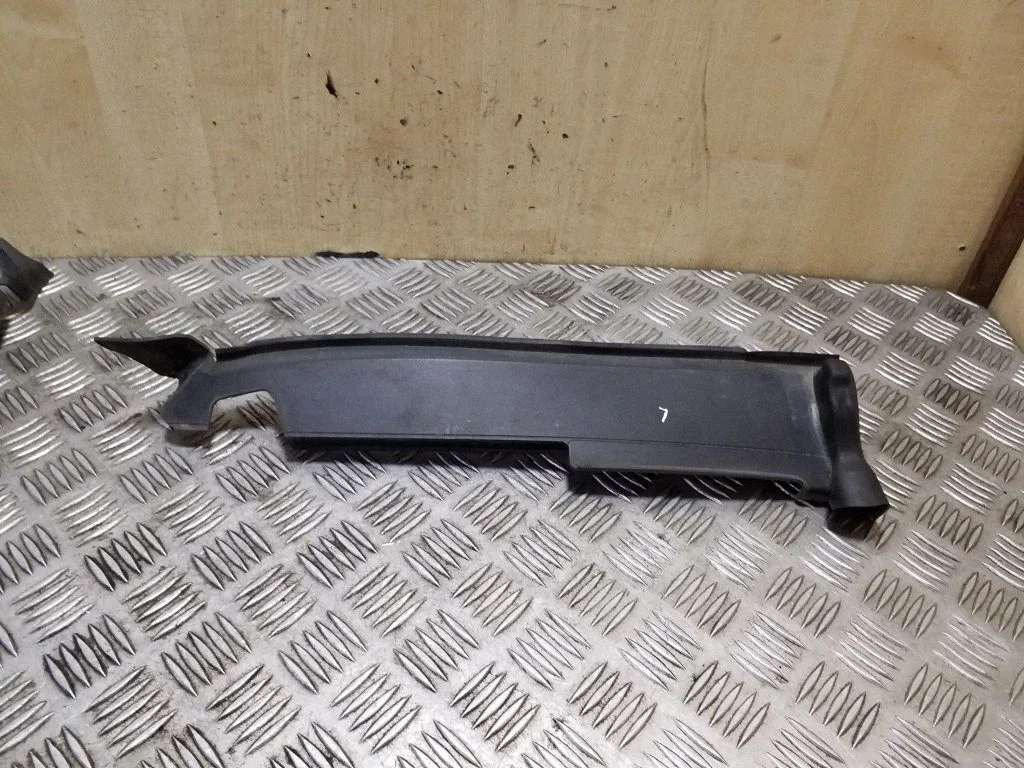 Kita variklio skyriaus detalė