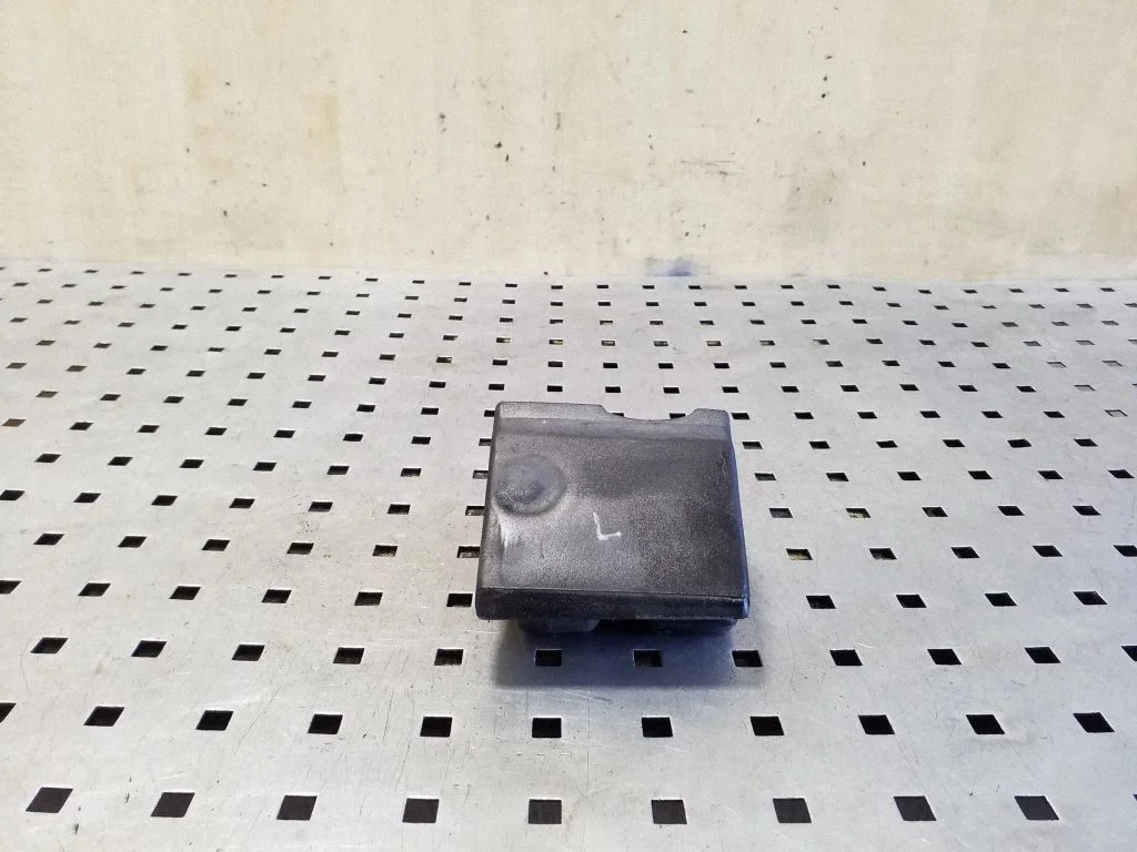 Kita variklio skyriaus detalė