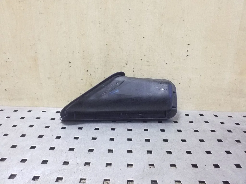 Kita variklio skyriaus detalė