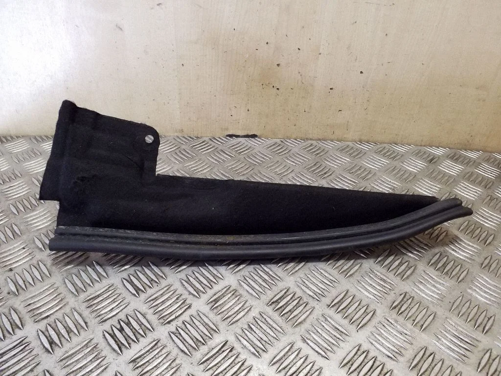 Kita variklio skyriaus detalė